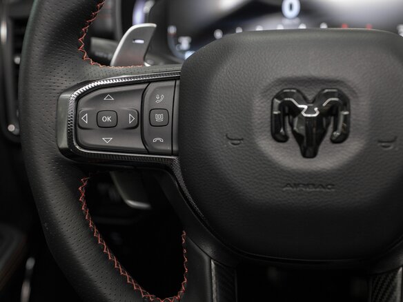 2025 Ram 1500 RHO V Рестайлинг, зелёный, 12953911 рублей - вид 39