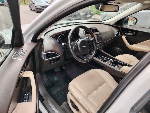 2016 Jaguar F-Pace I, белый, 1895000 рублей - вид 10