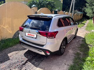 2019 Mitsubishi Outlander III Рестайлинг 3, белый, 1970000 рублей, вид 5