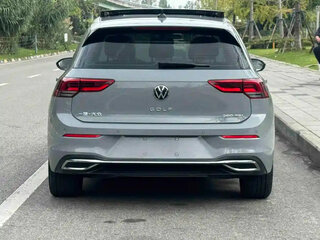 2022 Volkswagen Golf VIII, серый, 1680000 рублей, вид 2