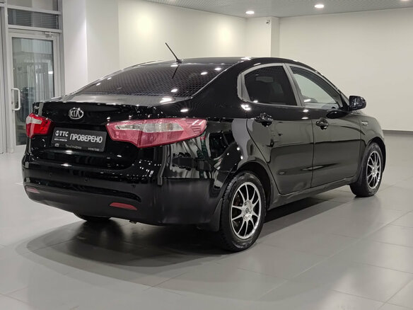 2013 Kia Rio 4-speed III, чёрный, 870000 рублей - вид 4