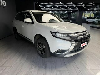2016 Mitsubishi Outlander III Рестайлинг 2, белый, 1755000 рублей, вид 3