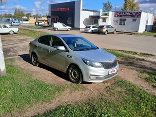 2015 Kia Rio III Рестайлинг, серебристый, 950000 рублей, вид 1