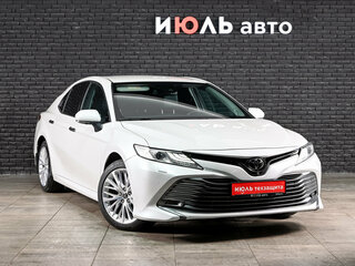 2019 Toyota Camry VIII (XV70), белый, 3120000 рублей, вид 3