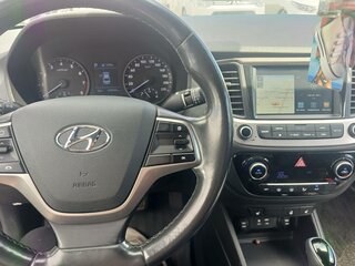 2018 Hyundai Solaris II, красный, 940000 рублей, вид 5
