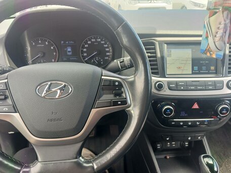 2018 Hyundai Solaris II, красный, 940000 рублей, вид 5