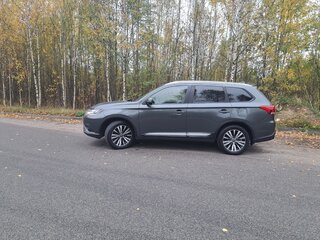 2020 Mitsubishi Outlander III Рестайлинг 3, серый, 2000000 рублей, вид 2