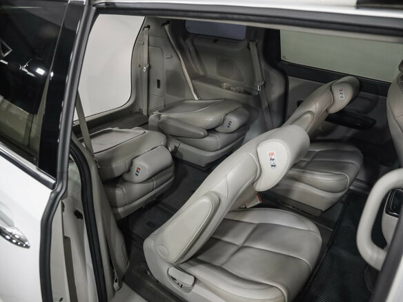 2018 Kia Carnival III, белый, 2806000 рублей - вид 30