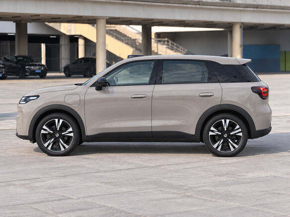 2026 Leapmotor A10 53 kWh, бежевый, 1730000 рублей - вид 1