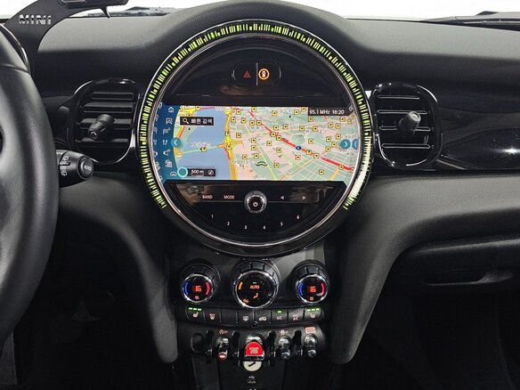 2022 Mini Hatch Cooper III (F55/F56) Рестайлинг 2, чёрный, 1795000 рублей - вид 13