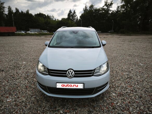 2017 Volkswagen Sharan II Рестайлинг, серый, 1700000 рублей - вид 1
