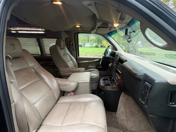 2011 Chevrolet Express II, чёрный, 1700000 рублей - вид 11