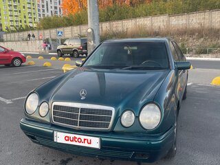 1997 Mercedes-Benz E-Класс 200 II (W210, S210), зелёный, 550000 рублей, вид 1