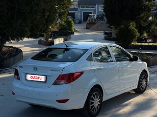 2013 Hyundai Solaris I, белый, 665000 рублей, вид 3