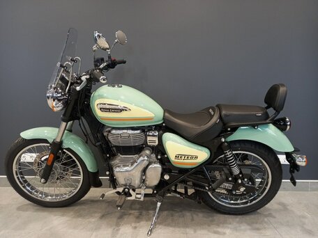 2025 Royal Enfield Meteor, зелёный, 528000 рублей, вид 2