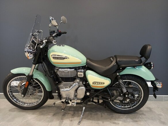 2025 Royal Enfield Meteor, зелёный, 528000 рублей - вид 2