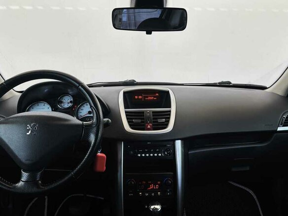 2008 Peugeot 207 I, белый, 390000 рублей - вид 4