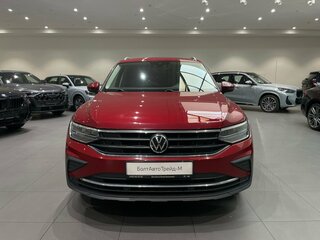 2020 Volkswagen Tiguan II Рестайлинг, красный, 2998000 рублей, вид 2