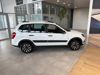 2026 Lada (ВАЗ) Granta Cross I Рестайлинг, белый, 1196000 рублей, вид 4