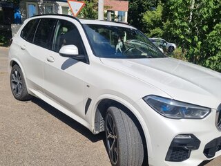 2020 BMW X5 40d IV (G05/G18), белый, 6200000 рублей, вид 2