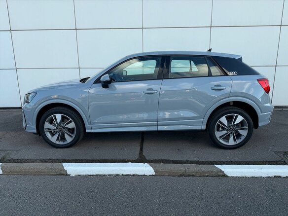 2026 Audi Q2 35 TFSI I Рестайлинг, серый - вид 5