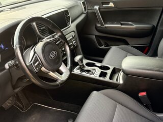 2020 Kia Sportage IV Рестайлинг, чёрный, 1950000 рублей, вид 2