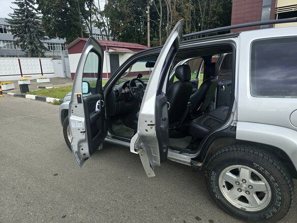 2003 Jeep Cherokee III (KJ), серый, 800000 рублей - вид 9