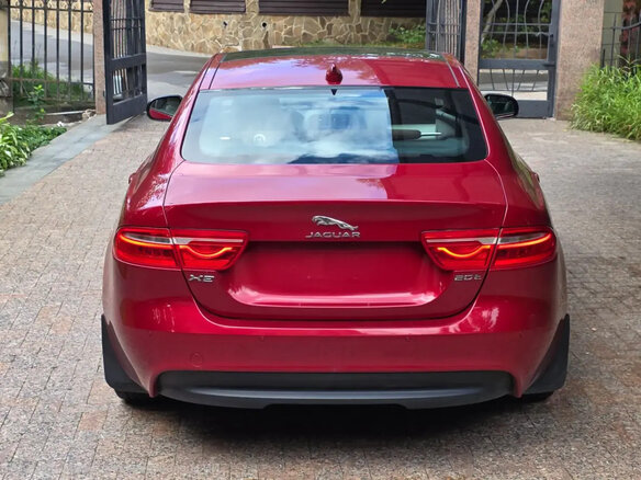 2016 Jaguar XE EcoBoost I, красный - вид 5