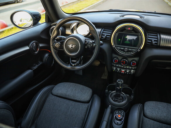 2020 Mini Hatch Cooper III (F55/F56) Рестайлинг, синий, 2333500 рублей - вид 13