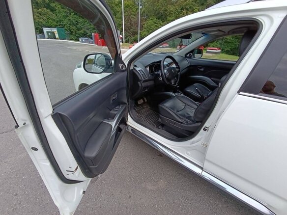 2008 Peugeot 4007, белый, 1000000 рублей - вид 9