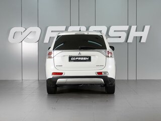2014 Mitsubishi Outlander III Рестайлинг, белый, 1299000 рублей, вид 4