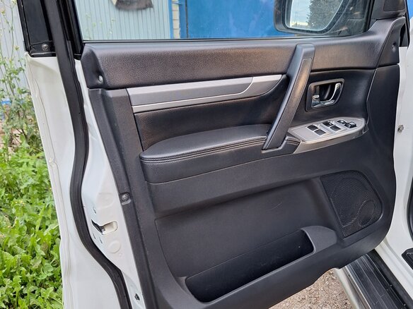 2015 Mitsubishi Pajero IV Рестайлинг 2, белый, 2330000 рублей - вид 19