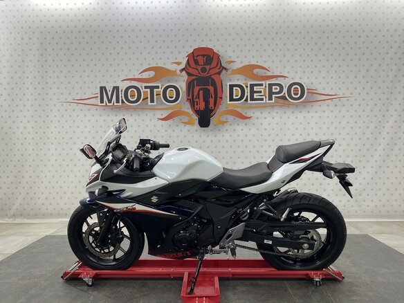 2018 Suzuki GSX 250 R, чёрный, 389000 рублей - вид 1