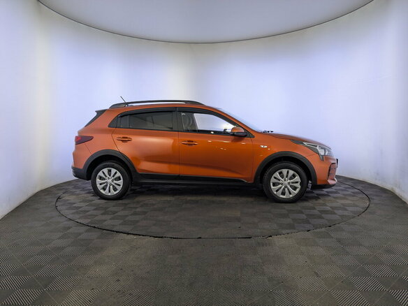 2021 Kia Rio X IV Рестайлинг, оранжевый, 1650000 рублей - вид 3