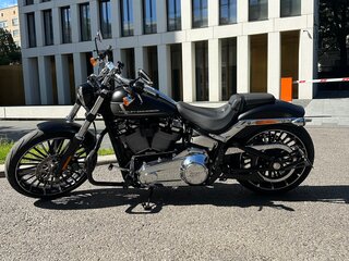 2023 Harley-Davidson Breakout, чёрный, 2600000 рублей, вид 2
