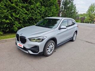 2021 BMW X1 20i xDrive II (F48) Рестайлинг, серебристый, 2650000 рублей, вид 4