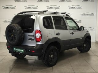 2016 Chevrolet Niva I Рестайлинг, серебристый, 720000 рублей, вид 2