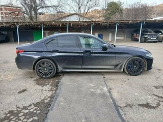 2021 BMW 5 серии 530d xDrive VII (G30/G31/G38) Рестайлинг, чёрный, 5900000 рублей, вид 3