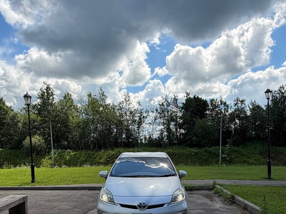 2013 Toyota Prius III Рестайлинг (XW30), серый, 1200000 рублей