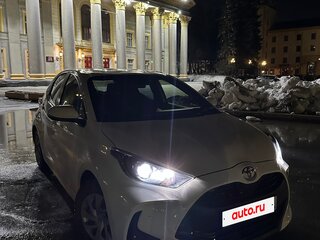 2020 Toyota Yaris IV, белый, 1100000 рублей, вид 1