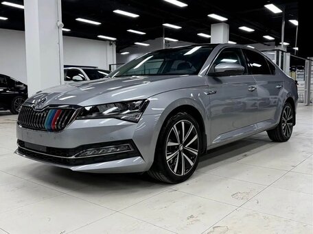2023 Skoda Superb III Рестайлинг, серый, 2510000 рублей, вид 1