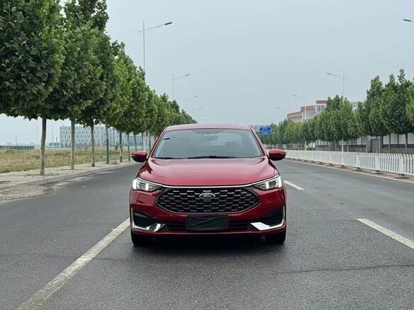 2022 Ford Escort VI Рестайлинг 2, красный, 1210548 рублей - вид 1