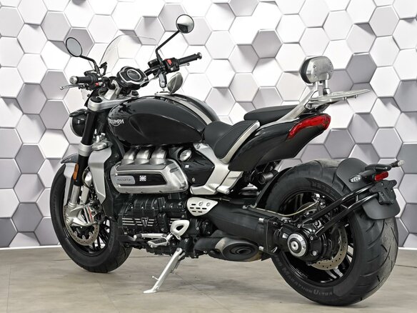 2021 Triumph Rocket 3, чёрный, 1699000 рублей - вид 7