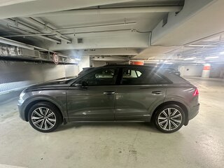 2020 Audi Q8 45 TDI I (4M), серый, 7844000 рублей, вид 3