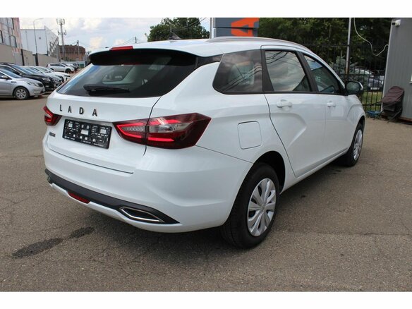 2026 Lada (ВАЗ) Vesta SW I Рестайлинг (NG), белый, 1815000 рублей - вид 2