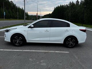 2017 Kia Rio IV, белый, 1100000 рублей, вид 3