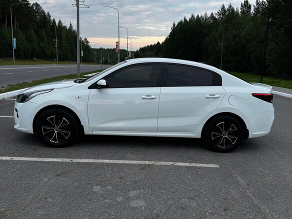 2017 Kia Rio IV, белый, 999000 рублей - вид 2