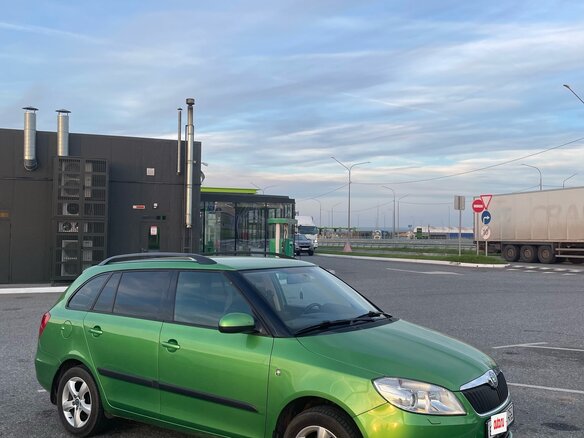 2011 Skoda Fabia II Рестайлинг, зелёный, 950000 рублей - вид 1