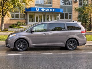 2012 Toyota Sienna III, серый, 2350000 рублей, вид 3