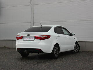 2013 Kia Rio III, белый, 690000 рублей, вид 2